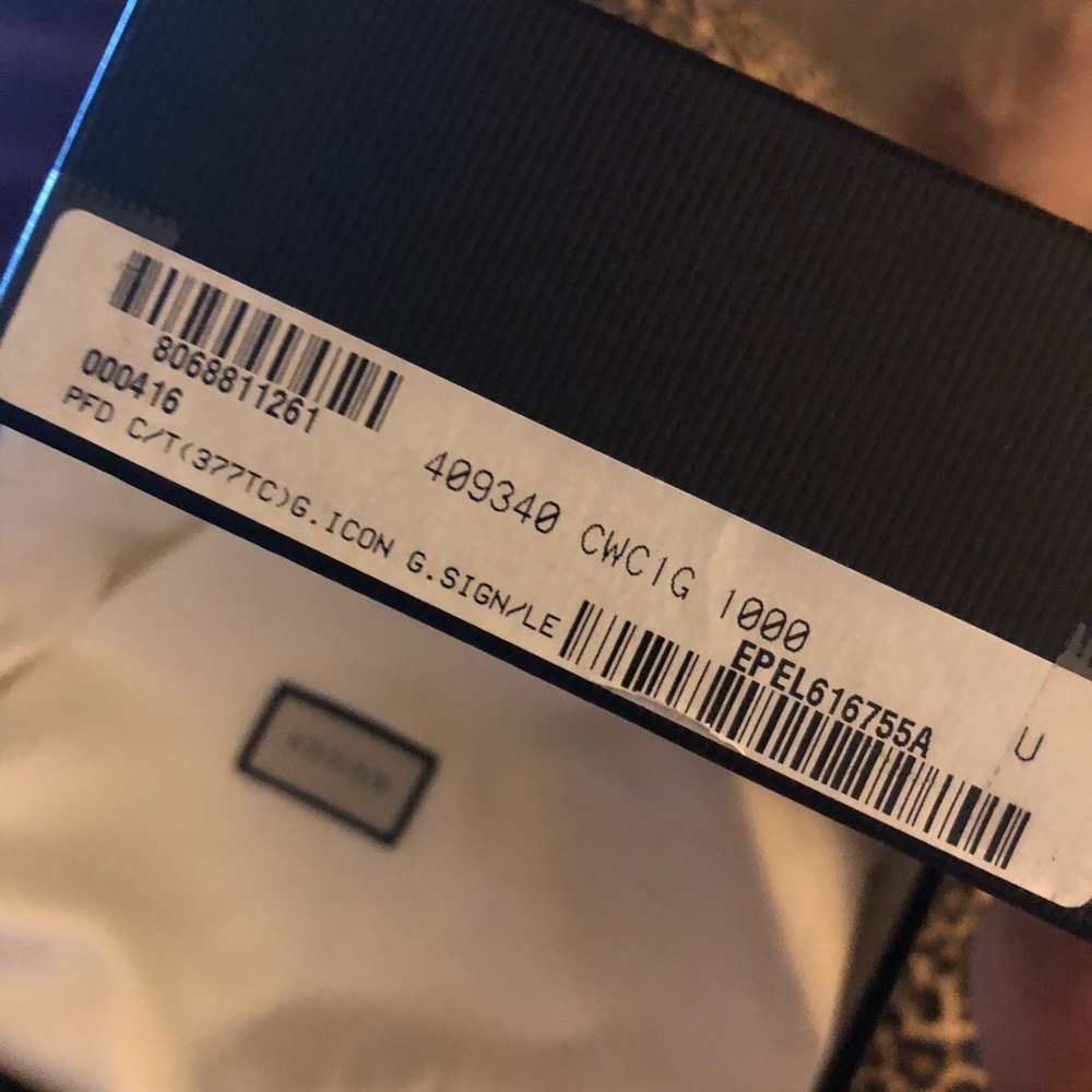 Gucci Icon Signature Chain Wallet - Picture 7 of 7